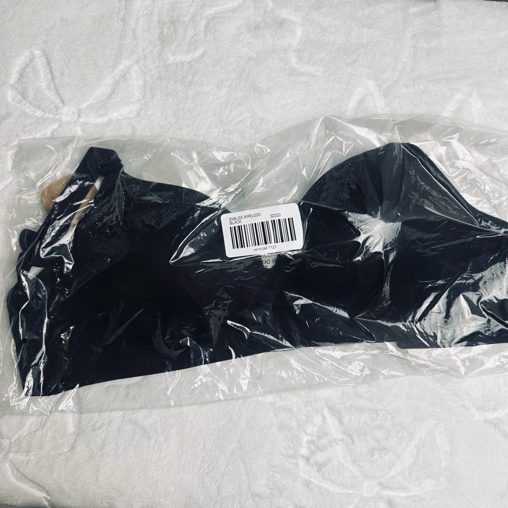 SOMA Wireless Black Bra 32 DDD NWT